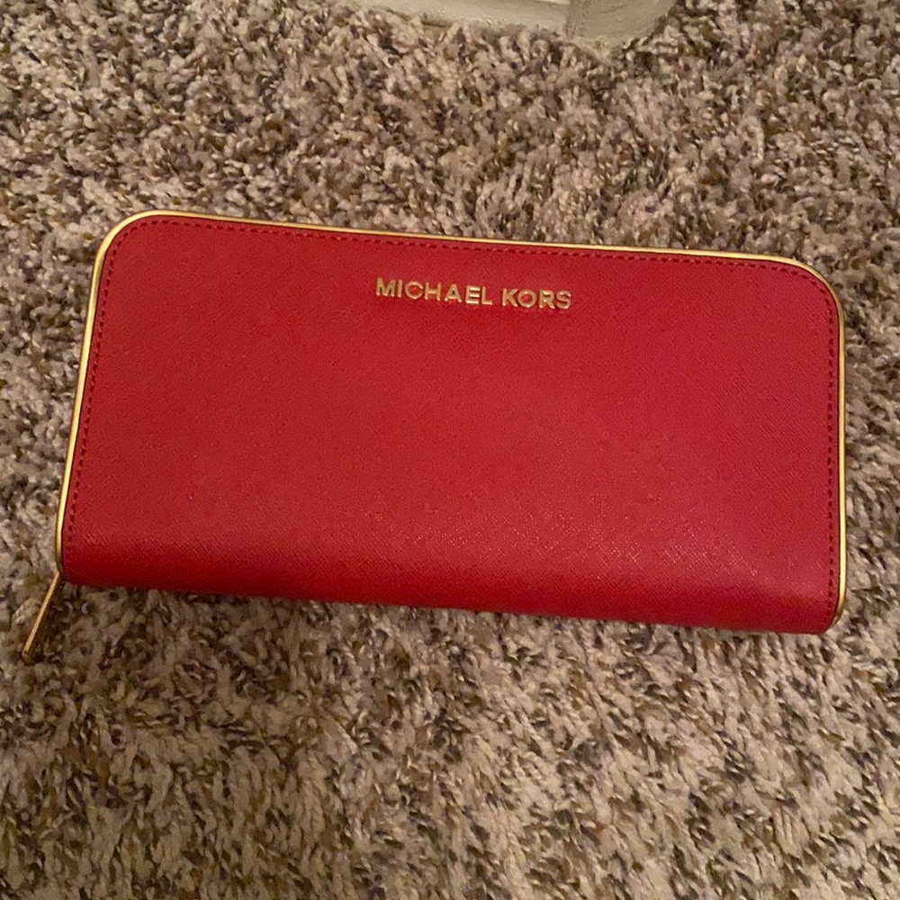 Michael Kors Red Jetset Travel Specchio Leather Zipper Wallet